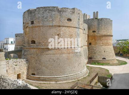 Landschaft um die Festung Castello Aragonese in Otranto, einer Stadt in Apulien, Süditalien Stockfoto