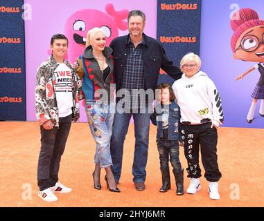 Kingston Rossdale, Gwen Stefani, Blake Shelton, Apollo Rossdale bei der Weltpremiere von „Ugly Dolls“ im Regal Cinemas L.A. Stockfoto