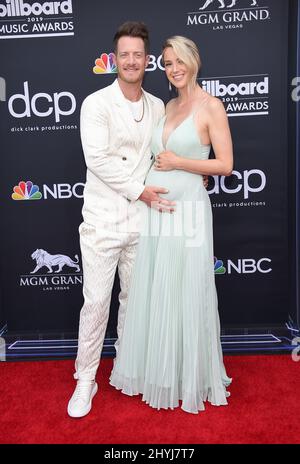 Tyler Hubbard und Hayley Stommel nehmen an den Billboard Music Awards 2019 in der MGM Grand Garden Arena in Las Vegas, Nevada, Teil Stockfoto