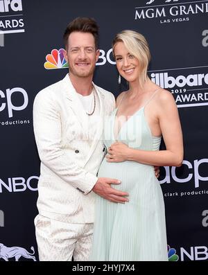 Tyler Hubbard und Hayley Stommel nehmen an den Billboard Music Awards 2019 in der MGM Grand Garden Arena in Las Vegas, Nevada, Teil Stockfoto
