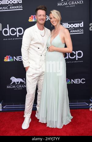Tyler Hubbard und Hayley Stommel nehmen an den Billboard Music Awards 2019 in der MGM Grand Garden Arena in Las Vegas, Nevada, Teil Stockfoto