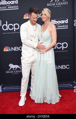 Tyler Hubbard und Hayley Stommel nehmen an den Billboard Music Awards 2019 in der MGM Grand Garden Arena in Las Vegas, Nevada, Teil Stockfoto