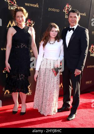 Lou Diamond Phillips, Frau Yvonne Boismier Phillips und Tochter Indigo Sanara Phillips nahmen an den jährlichen Daytime Creative Arts Emmy Awards 46. im Pasadena Civic Center Teil Stockfoto