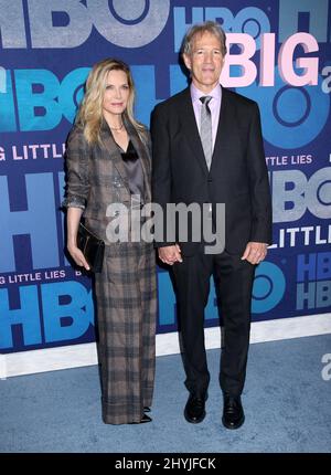 Michelle Pfeiffer & David E. Kelley bei der Premiere von Big Little Lies in New York Stockfoto