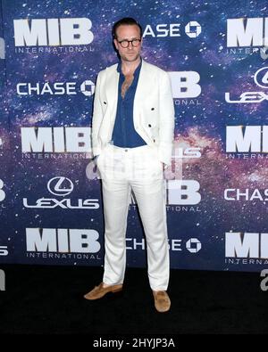 Rafe Spall nimmt an der Weltpremiere „Men in Black International“ im AMC Lincoln Square, New York, Teil Stockfoto