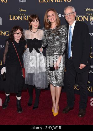 Mary Jo Deschanel, Zooey Deschanel, Emily Deschanel und Caleb Deschanel bei der Weltpremiere „The Lion King“ im Dolby Theater am 9. Juli 2019 in Hollywood, CA. Stockfoto