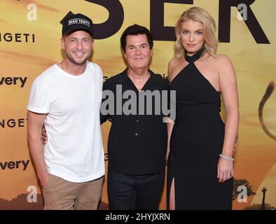 Ryan Tedder, Simon Fuller und Lola Lennox kommen am 23. Juli 2019 in Beverly Hills, CA, zur Special Screening-Vorführung des Discovery Channel „Serengeti“ im Wallis Annenberg Center for the Performing Arts an. Stockfoto