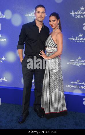 Eric Winter und Roselyn Sanchez kommen am 26. Juli 2019 in Beverly Hills, CA, zum Hallmark Channel und zu Hallmark Movies & Mysteries Summer 2019 TCA im Private Residence. Stockfoto