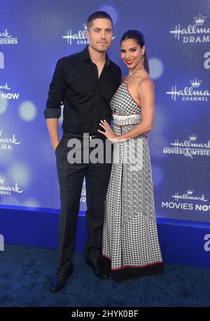 Eric Winter und Roselyn Sanchez kommen am 26. Juli 2019 in Beverly Hills, CA, zum Hallmark Channel und zu Hallmark Movies & Mysteries Summer 2019 TCA im Private Residence. Stockfoto