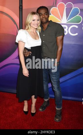 Kristen Bell und William Jackson Harper nahmen an der NBC TCA Press Tour 2019 im Beverly Hilton Hotel Teil Stockfoto