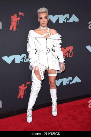 James Charles bei den MTV Video Music Awards 2019, die am 26. August 2019 im Prudential Center in Newark, NJ, verliehen wurden Stockfoto