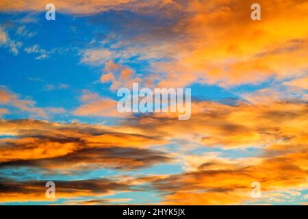 Wolkiger Roter Himmel Stockfoto