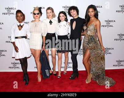 Ashleigh Murray, Katherine LaNasa, Julia Chan, Lucy Hale, Jonny Beauchamp & Camille Hyde bei der Tribeca TV Festival 2019 „Katy Keene“ Weltpremiere am 14. September 2019 im Regal Battery Park in New York City, NY Stockfoto