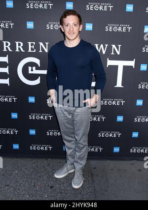 Ethan Slater nimmt an der Derren Brown: Secret Broadway Opening Night Teil - Ankunft im Cort Theatre Stockfoto