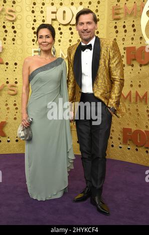 Nikolaj Coster-Waldau und Nukaaka Coster-Waldau nehmen an den Primetime Emmy Awards 71. im Microsoft Theater in Los Angeles, Kalifornien, Teil Stockfoto