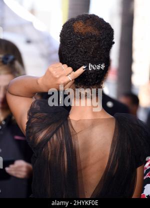 Tyler Perry wird von Kerry Washington bei seiner Hollywood Walk of Fame-Starzeremonie am 1. Oktober 2019 in Hollywood, Los Angeles, begleitet. Stockfoto