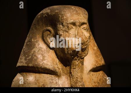 Turin, Italien - 14. August 2021: Statue des Gouverneurs Wahka, Sohn des Neferhotep, im Ägyptischen Museum von Turin, Italien. Stockfoto