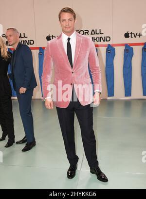 Joel Kinnaman bei der Premiere von Apple TV+s for All Mankind in Los Angeles im Regency Village Theatre Stockfoto