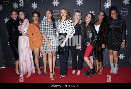 Vanessa Lachey, Hilarie Burton, Kyla Pratt, Tia Mowry-Hardrict, Sarah Drew, Melissa Joan Hart, Soleil Moon Frye, Keisha Knight Pulliam und Kim Fields beim IT's A Wonderful Lifetime Red Carpet, der im STK Los Angeles stattfand Stockfoto