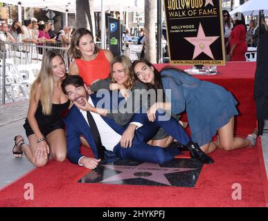 Harry Connick Jr. wird von Georgia Connick, Jill Connick, Charlotte Connick und Kate Connick bei seiner Hollywood Walk of Fame-Starzeremonie am 24. Oktober 2019 in Hollywood, CA, begleitet. Stockfoto