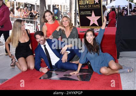 Harry Connick Jr. wird von Georgia Connick, Jill Connick, Charlotte Connick und Kate Connick bei seiner Hollywood Walk of Fame-Starzeremonie am 24. Oktober 2019 in Hollywood, CA, begleitet. Stockfoto