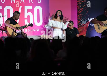 Becky G auf der Bühne beim Power of Women Summit von TheWrap im Fairmont Miramar Hotel am 25. Oktober 2019 in Santa Monica, CA. Stockfoto