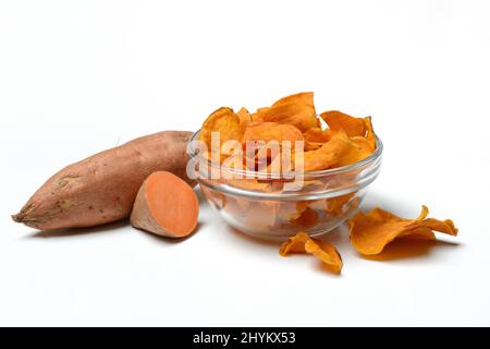 Süßkartoffel und süße Chips in der Haut Stockfoto