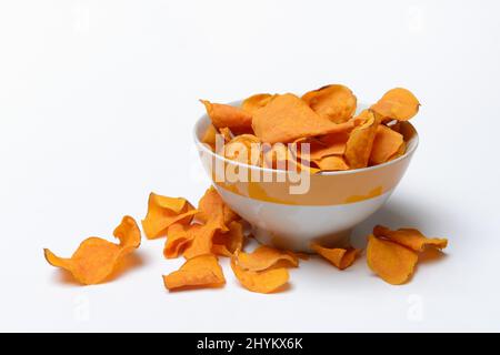 Süßkartoffel, süße Chips in der Schale Stockfoto