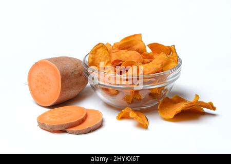 Süßkartoffel und süße Chips in der Haut Stockfoto