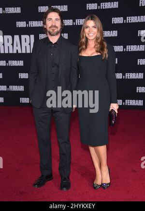 Christian Bale und Sibi Blazic kommen am 04. November 2019 in Hollywood, CA, zur Los Angeles-Vorführung von Ford gegen Ferrari im TCL Chinese Theatre. Stockfoto