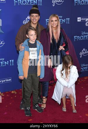 Evan Ross, Ashlee Simpson, Bronx Wentz und Jagger Snow Ross nahmen an der Weltpremiere von Frozen 2 Teil, die im Dolby Theater in Los Angeles, Kalifornien, stattfand Stockfoto