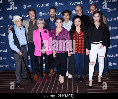 Norman Lear, Brent Miller, Rita Moreno, Todd Grinnell, Marcel Ruiz, Justina Machado, Gloria Calderon Kellett, Isabella Gomez, Mike Royce und Stephen Tobolowsky beim Vulture Festival Los Angeles 2019, das am 10. November 2019 im Hollywood Roosevelt Hotel in Hollywood, CA, stattfand. Stockfoto