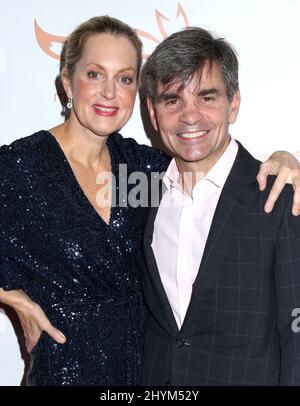 Ali Wentworth und George Stephanopoulos nahmen an der Michael J. Fox Foundation Gala 2019 "A Funny Thing Happened on the Way to Cure Parkinson's" Teil, die am 16. November 2019 im Hilton New York City, USA, stattfand. Stockfoto