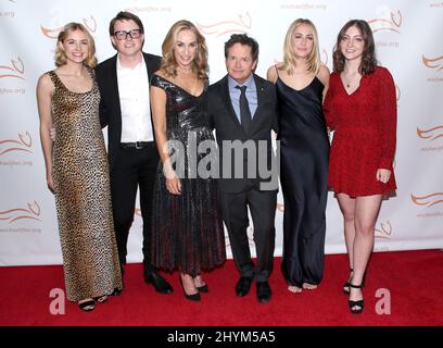 Schuyler Fox, Sam Fox, Tracy Pollan, Michael J. Fox, Aquinnah Fox & Esme Fox bei der Michael J. Fox Foundation Gala 2019 „A Funny Thing Happened on the Way to Cure Parkinson's“, die am 16. November 2019 im Hilton New York City, USA, stattfand. Stockfoto