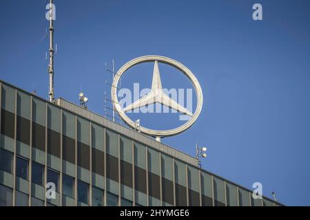 Mercedes Star, Logo, Werbung, Europacenter, Breitscheidplatz, Charlottenburg, Berlin, Deutschland Stockfoto