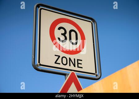 Geschwindigkeitsbegrenzung 30 Zonenschild Stockfoto