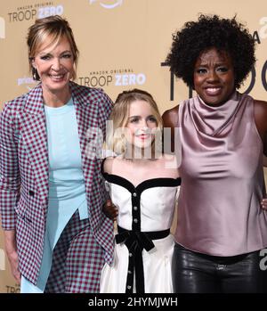 Allison Janney, McKenna Grace und Viola Davis bei Amazons „Truppe Null“-Premiere in Los Angeles, die am 13. Januar 2020 im Pacific Theatre im The Grove in Los Angeles, CA, stattfand. Stockfoto