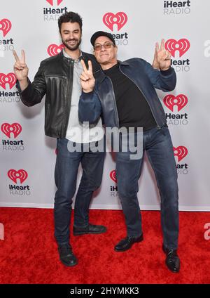 Jean-Claude Van Damme und Kris Van Damme kommen am 17. Januar 2020 in Burbank, USA, zum iHeartRadio Podcast Award 2020 im iHeartRadio Theater Los Angeles. Stockfoto