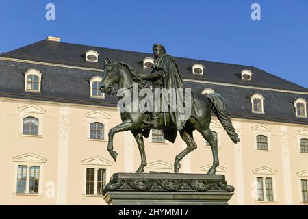 Carl-August-Denkmal, Anna-Amalien-Bibliothek, Platz der Demokratie, Weimar, Thüringen, Deutschland Stockfoto