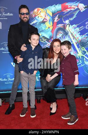 Annie Wersching, Stephen Full, Freddie Wersching Full und Ozzie Wersching Full bei der Premiere von VOLTA Los Angeles im Dodger Stadium am 21. Januar 2020 in Los Angeles, CA, des Cirque du Soleil. Stockfoto