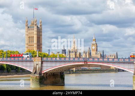 Blick auf den Big Ben, die Parlamentsgebäude und die Lambeth Bridge, London, England, Großbritannien Stockfoto