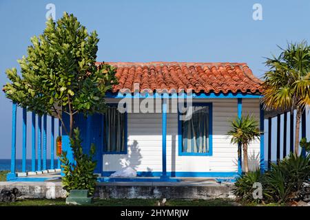 Bunglow, Bäume, Meer, Hotel, Bungalow Resort, Maria la Gorda, Provinz Pinar del Rio, Kuba, Karibik Stockfoto