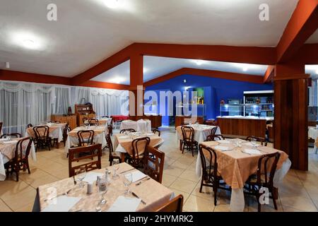 Restaurant mit Tischen, Hotel, Maria la Gorda, Provinz Pinar del Rio, Kuba, Karibik Stockfoto