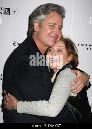 FILE PHOTO: Die Schauspielerin Marj Dusay starb am 28. Januar 2020 im Alter von 83 Jahren. Michael E. Knight & Marj Dusay beim Broadway Cares/Equity Fights AIDS 22. Annual Broadway Flea Market. Fand am 21. September 2008 in der Shubert Alley statt Stockfoto