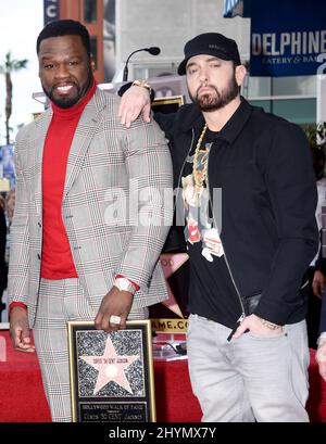 Curtis '50 Cent' Jackson und Eminem wird von Eminem bei seiner Hollywood Walk of Fame-Starzeremonie am 30. Januar 2020 in Hollywood, CA, begleitet. Stockfoto