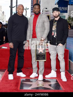 Curtis '50 Cent' Jackson, Dr. Dre und Eminem wird von Dr. Dre und Eminem bei seiner Hollywood Walk of Fame-Starzeremonie am 30. Januar 2020 in Hollywood, CA, begleitet. Stockfoto