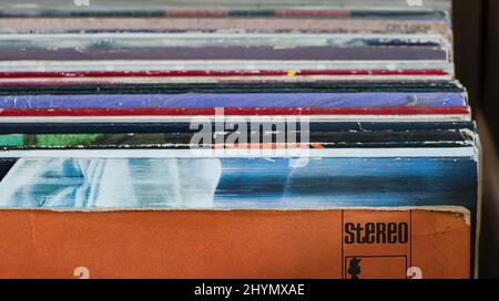 Detailansicht einer alten LP-Sammlung Stockfoto