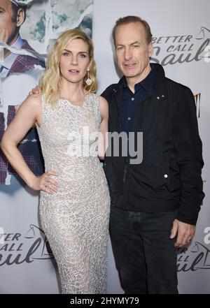 Rhea Seehorn und Bob Odenkirk bei AMCs Special Premiere Event „Better Call Saul“ der Saison 5, das am 5. Februar 2020 in Hollywood, CA, in den ArcLight Cinemas Hollywood stattfand. Stockfoto