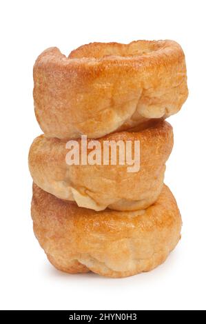 Studioaufnahme von gebackenen Yorkshire Puddings, die vor einem weißen Hintergrund ausgeschnitten wurden - John Gollop Stockfoto