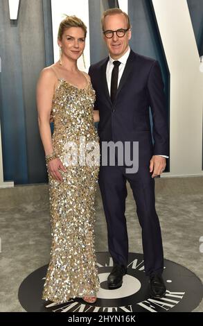 Rhea Seehorn und Bob Odenkirk bei der Vanity Fair Oscar Party 2020, die am 9. Februar 2020 im Wallis Annenberg Center for the Performing Arts in Beverly Hills, CA, stattfand. Stockfoto
